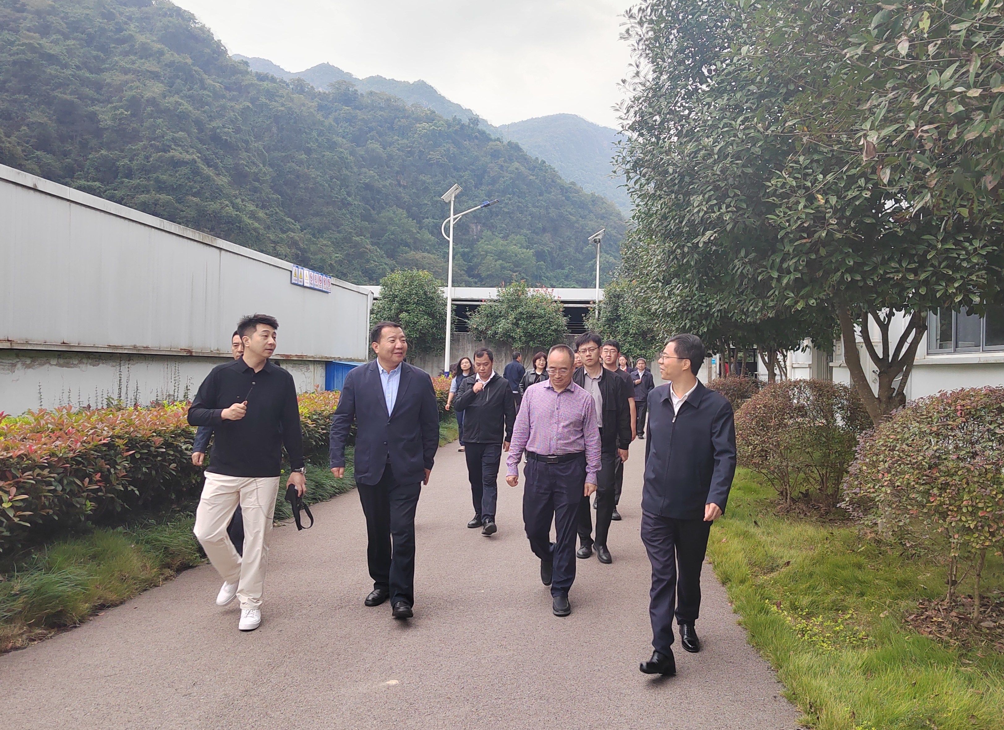 全國人大民委 國家民委蒞臨清江鱘龍調(diào)研